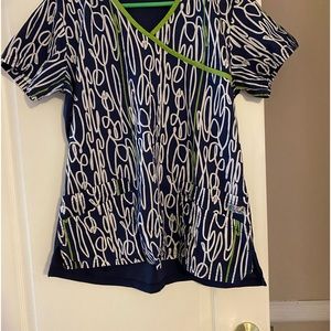 Women’s scrub top navy white w. Lime piping XL. By UAscrubs